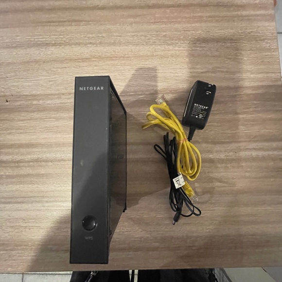 Net gear modem with cables - Picture 5 of 5